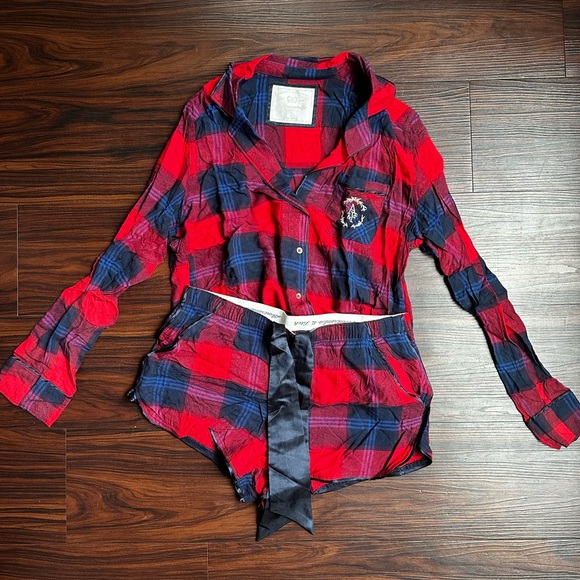 Abercrombie & Fitch Red and Blue Plaid Pajama Set - Picture 1 of 4